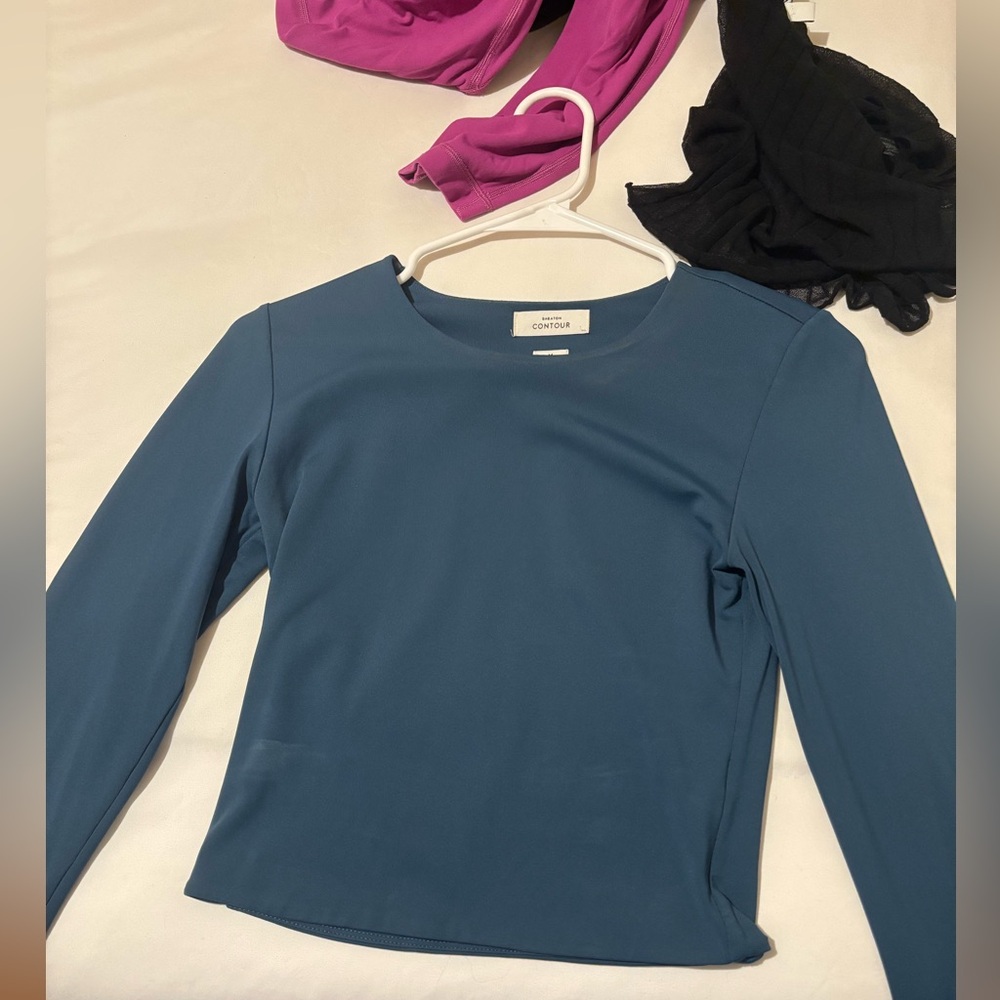 Aritzia Teal Babaton Contour long sleeve